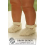 Baby Harriet by DROPS Design - Baby Klänning och Tofflor Stick-mönster strl. 1/3 mdr - 3/4 år
