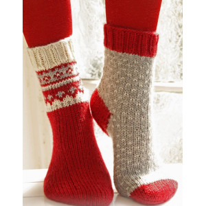 Twinkle Toes by DROPS Design 3 - Julstrumpor Vinröd med mönster på skaftet Stick-mönster strl. 22/23 - 41/43