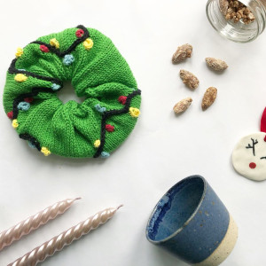 Julgransscrunchie av Rito Krea - Scrunchie Stick- och virkmönster