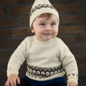 Mayflower Sweater med Mönsterstickning - Sweater Stick-opskrift strl. 3/6 mdr - 24 mdr